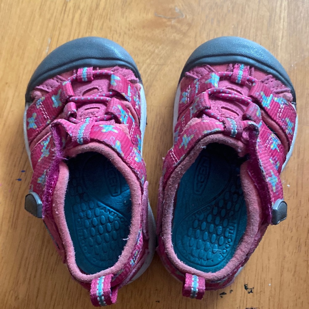 Keen Shoes- size 5